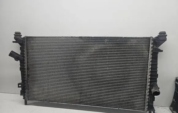 Ford Focus C-MAX Coolant radiator 3M5H8005TI