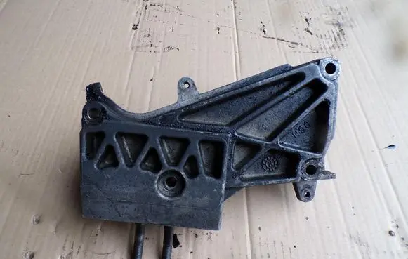 Hyundai Santa Fe Engine mounting bracket D4EA