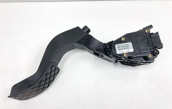 Volkswagen PASSAT B5 Accelerator throttle pedal 8D1721523