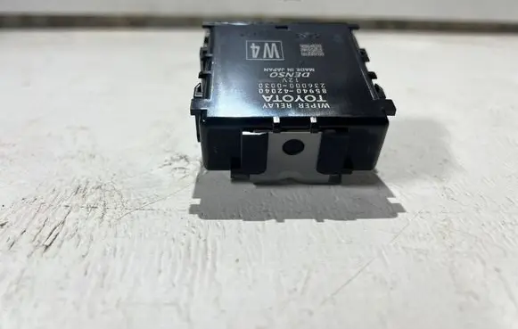 Toyota RAV 4 (XA50) Window wiper relay 8594042040