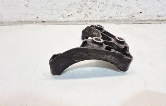 Opel Zafira B Engine mounting bracket 980055390