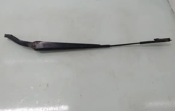 Volvo V70 Front wiper blade arm 