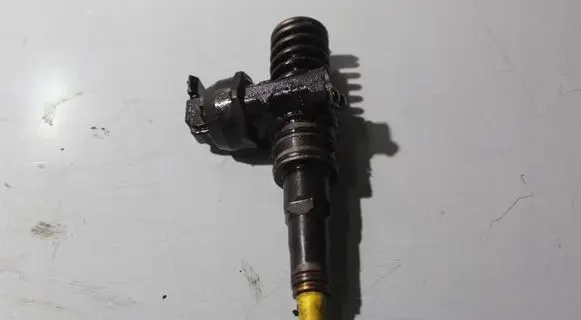 Skoda Octavia Mk2 (1Z) Fuel injector 