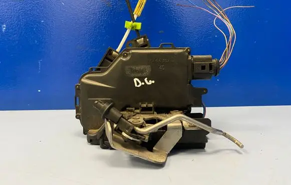 Audi A6 S6 C5 4B Rear door lock 4B0839016B