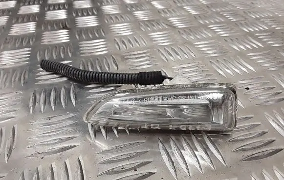 Front fender indicator light