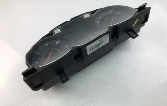 Volkswagen PASSAT B6 Speedometer (instrument cluster) 3C0920871