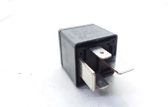 Volkswagen Golf VI Hazard warning light relay 8D0951253 V23134J52X300