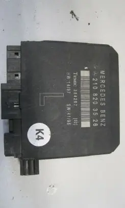 Mercedes-Benz E W210 Door control unit/module 2108203526