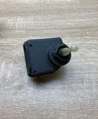 Volkswagen Golf III Headlight level adjustment motor 1H0941295 030752307