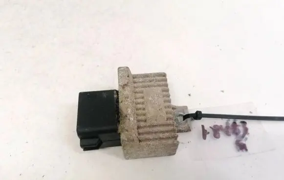 Glow plug pre-heat relay