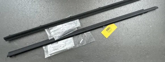Nissan Patrol Y60 Front door trim (molding) 8082251N00 8082351N00 8082301J00