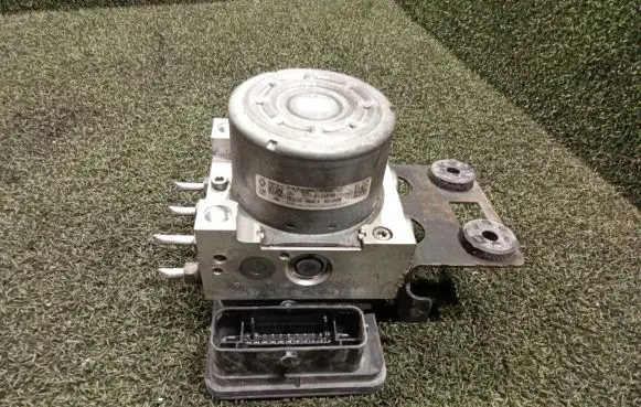 Opel Vivaro ABS Pump 476605919R 93457527 284J72362R