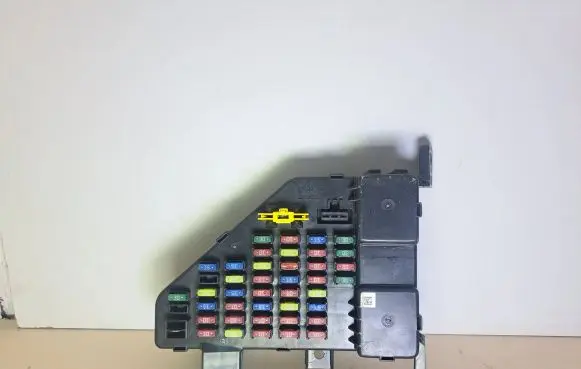 Hyundai Tucson JM Fuse module 911102E001 AK6751 07193D