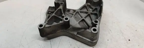 Engine mounting bracket