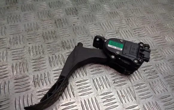 Volkswagen Polo IV 9N3 Accelerator throttle pedal 6Q1721503C