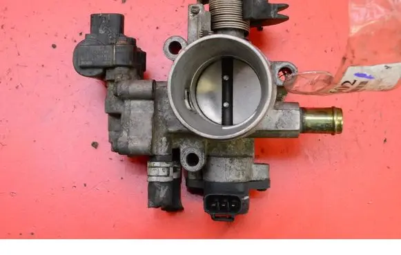 Toyota Corolla E120 E130 Throttle body valve 222100D090