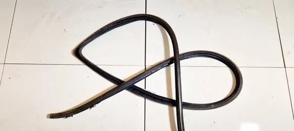 Toyota Avensis T250 Rubber seal front coupe door 