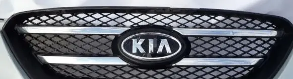 KIA Carens II Front grill