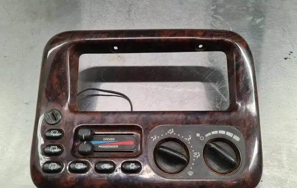 Volkswagen PASSAT B5 Climate control unit P4677337 0376A 4677337L