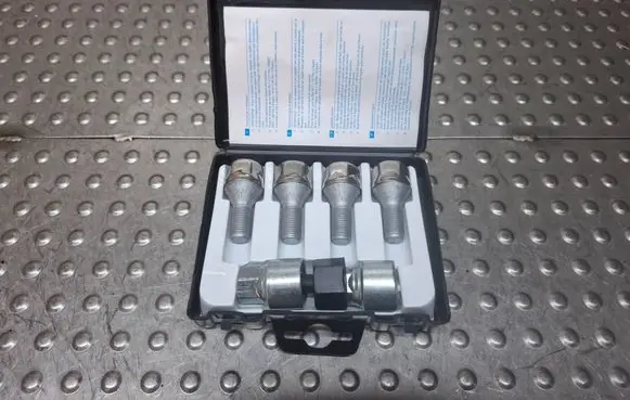 Lancia Ypsilon Anti-theft wheel nuts and lock 50900711