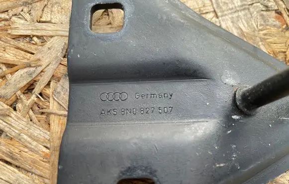 Audi TT Mk1 Tailgate lock latch 8N0827507