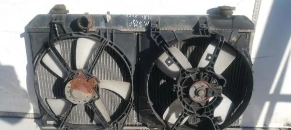 Mazda 323 F Radiator cooling fan shroud