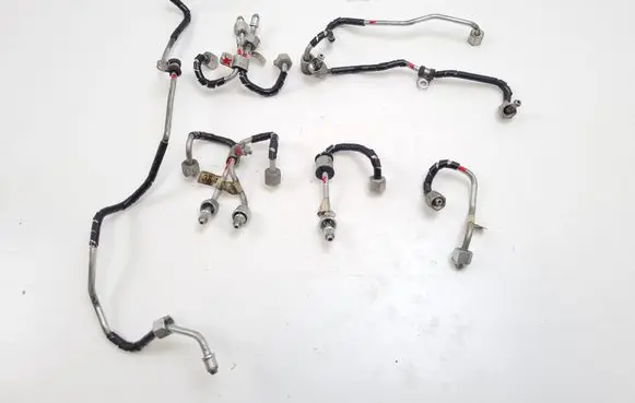 Jaguar XF X250 Fuel injector supply line/pipe 