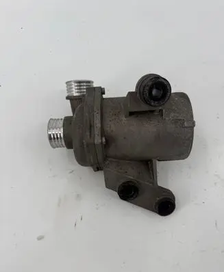 BMW 3 E90 E91 Water pump 7586928