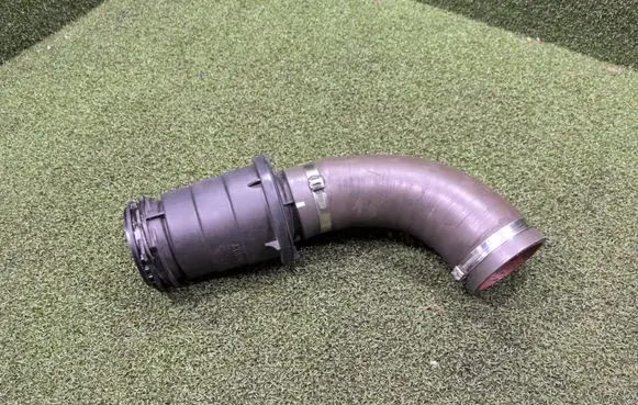 Renault Trafic III (X82) Intercooler hose/pipe 1065337S02 22287
