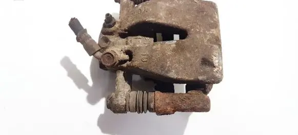 Toyota Avensis T250 Rear brake caliper y01339