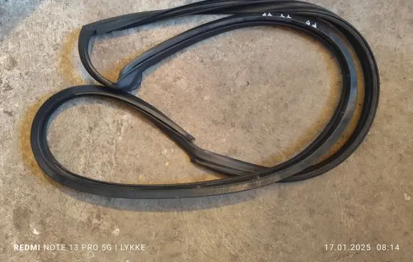 Audi TT Mk1 Front door rubber seal 8N8831708
