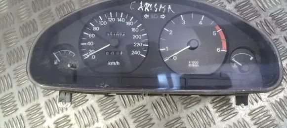 Mitsubishi Carisma Speedometer (instrument cluster) 0P0179001 0P-0179-001