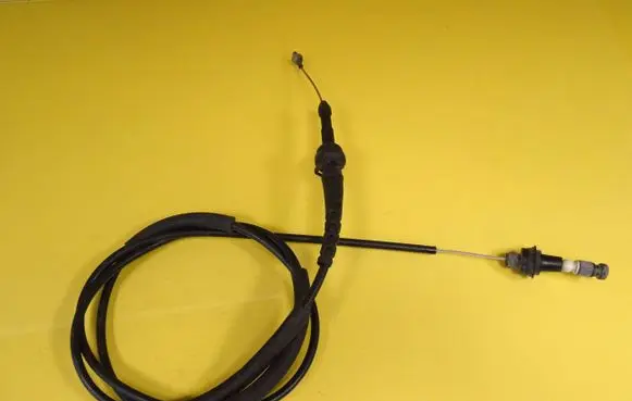 Volkswagen Golf IV Throttle cable 1J0721555T