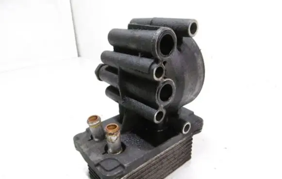 Oil filter mounting bracket