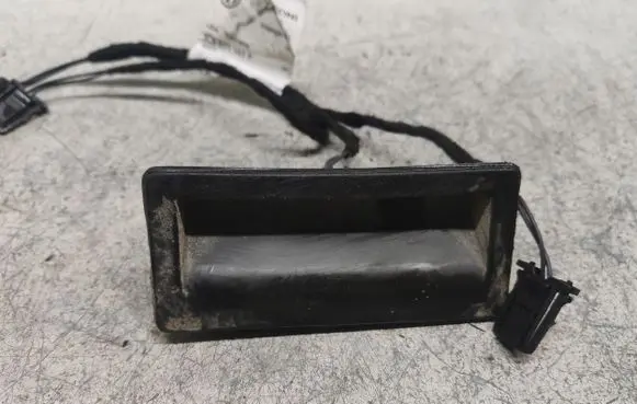 Volkswagen PASSAT B6 Tailgate opening switch 
