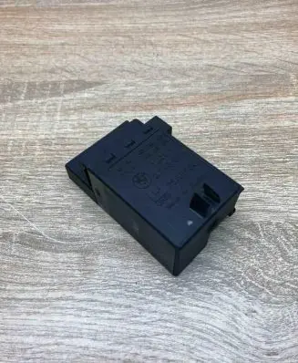 BMW 5 E39 Glow plug pre-heat relay 2243562 72RB500