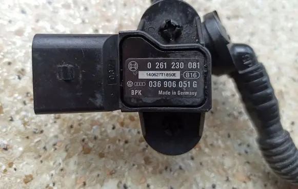 Audi A4 S4 B5 8D Air pressure sensor 0261230081