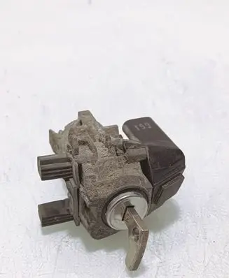 Mercedes-Benz C W204 Front door lock (next to the handle) 