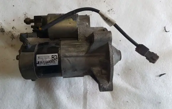 Citroen C5 Starter motor M000T82081