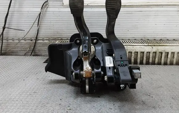 Opel Corsa D Pedal assembly 55703354