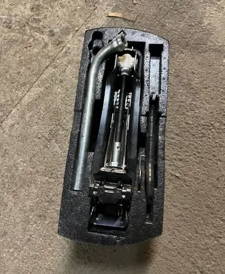 Opel Insignia A Tool box 1J0012115