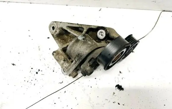Hyundai Getz Engine mounting bracket