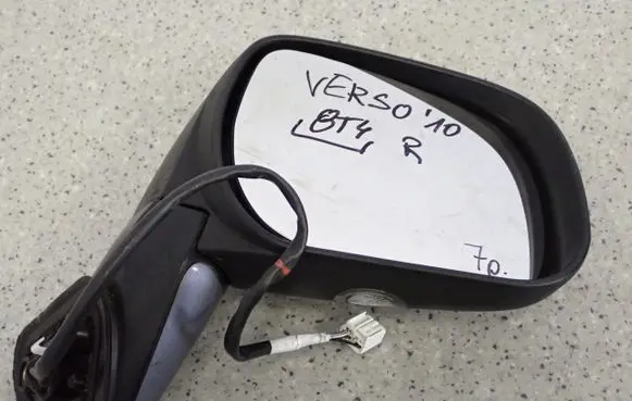 Toyota Verso Front door electric wing mirror 
