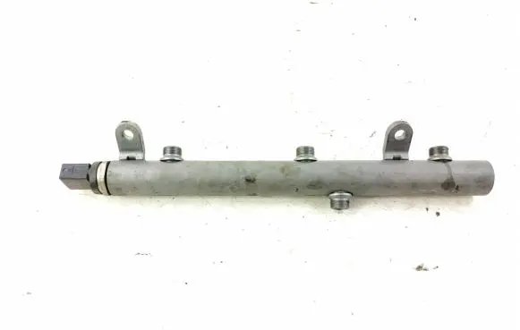 Mercedes-Benz CLS C218 X218 Fuel main line pipe 6420703095 0061537828