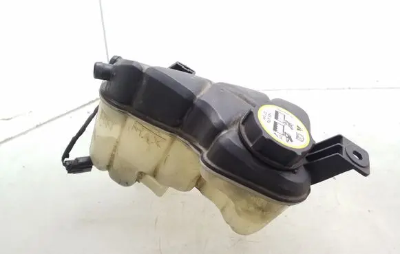 Volvo XC70 Coolant expansion tank/reservoir 6G918K218D2L4A
