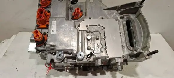 Voltage converter inverter