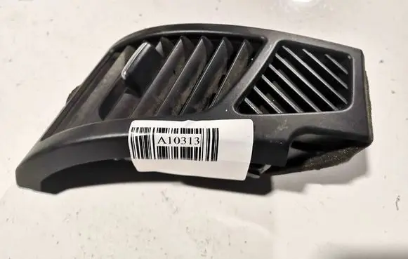 BMW 1 E81 E87 Dash center air vent grill 705918812 7059188-12