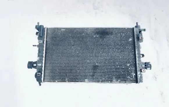 Opel Zafira B Coolant radiator 13145211 8135