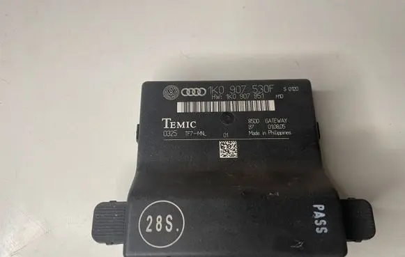 Volkswagen Golf V Gateway control module 1K0907530F 1K0907950