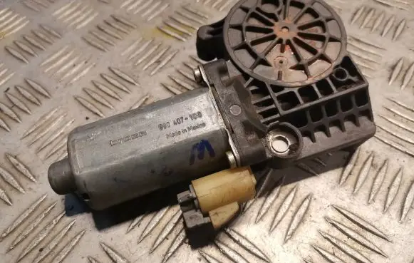 Mercedes-Benz ML W163 Front door window regulator motor 990407100